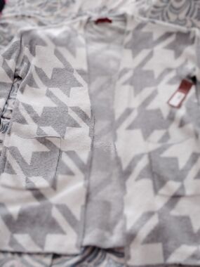 Cozy Gray & White Houndstooth Open Cardigan